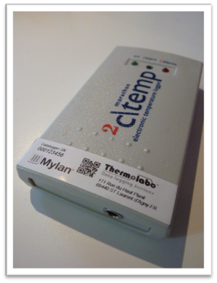 Exemple de stickage de data logger réalisé par thermolabo pour un laboratoire pharmaceutique